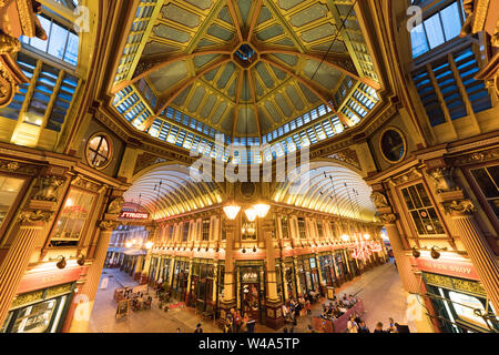 Mercato Leadenhall - creature notturne - Scultura nella città Foto Stock