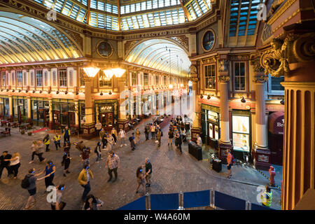 Mercato Leadenhall - creature notturne - Scultura nella città Foto Stock