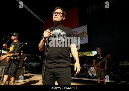 In California, Stati Uniti d'America . Il 20 luglio, 2019. Lagwagon cantante Joey Cape esegue durante il Vans warped tour venticinquesimo anniversario al litorale anfiteatro sulla luglio 20, 2019 a Mountain View, California. Credito: MediaPunch Inc/Alamy Live News Foto Stock