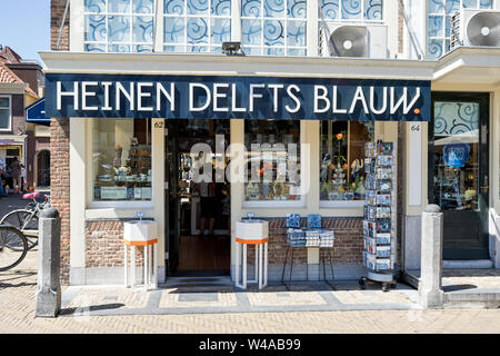 Heinen Delft Blauw store in Delft, Paesi Bassi. Heinen Delft Blauw opera 10 Delftware negozi di ceramiche in Amsterdam, Delft e Curacao. Foto Stock