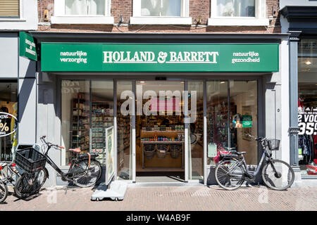 Holland & Barrett store in Delft, Paesi Bassi. Holland & Barrett è una catena di salute negozi di alimentari con oltre 1.300 negozi in 16 paesi. Foto Stock