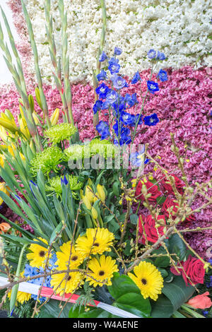 Un grande mazzo di fiori diversi colori differenti. Foto Stock