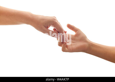 Bambino raggiunge la mano per le donne canto isolato su uno sfondo bianco Foto Stock