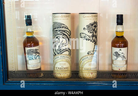 Helsinki Vantaa/ Finlandia-21LUG2019: Gioco di troni tema bere whisky impostare sulla finestra di visualizzazione da Talisker. Foto Stock