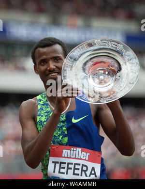 Londra, Regno Unito. 21 Luglio, 2019. Samuel TEFERA (ETH) vincitore di 1 miglio uomini - Emsley Carr con un tempo di 3:49:45 durante la MŸller anniversario giochi Londra Grand Prix 2019 presso il parco olimpico di Londra, Inghilterra il 21 luglio 2019. Foto di Andy Rowland/prime immagini multimediali. Credito: prime immagini multimediali/Alamy Live News Foto Stock