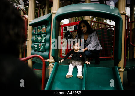 Azienda madre figlia come lei va giù la diapositiva Foto Stock
