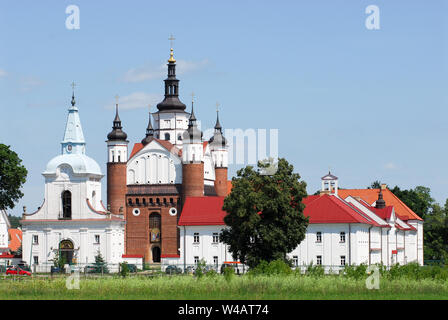 Gate-Belltower barocco costruisce appositamente nel XVII secolo e il Rinascimento Suprasl monastero ortodosso di annunciazione fondata nel XV secolo XVI in Suprasl, Po Foto Stock