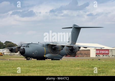 Airbus A400M Atlas sbarco il 20 luglio 2019 a RAF Fairford, Gloucestershire, Regno Unito Foto Stock