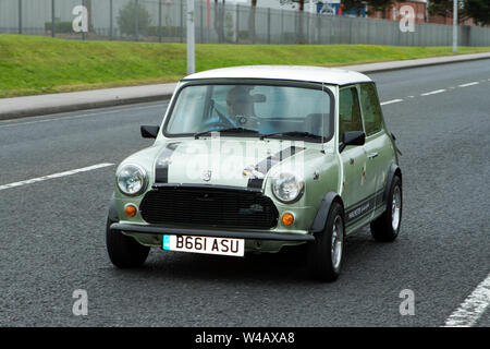 Fleetwood Festival dei trasporti - Tram domenica 2019 B661 ASU rover mini mayfair veicoli vintage e automobili frequentare il classic car show in Lancashire, Regno Unito Foto Stock