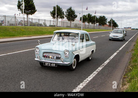 Fleetwood Festival dei trasporti - Tram domenica 2019 OFS 418 Ford Prefetto veicoli vintage e automobili frequentare il classic car show in Lancashire, Regno Unito Foto Stock