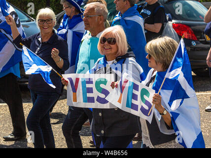 Ayr, tutti sotto uno striscione indipendenza marzo - 2019 Foto Stock