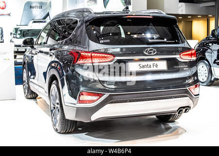 Bruxelles, Belgio, Jan 2019: Hyundai Santa Fe 4WD a Bruxelles Motor Show, quarta generazione, TM, SUV prodotta da Hyundai Motor Company Foto Stock