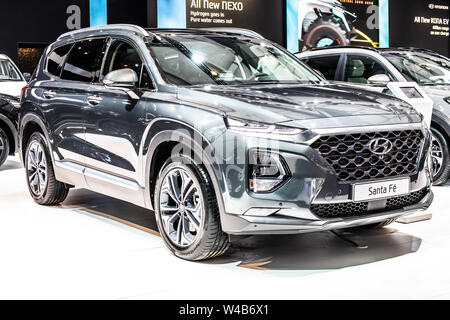 Bruxelles, Belgio, Jan 2019: Hyundai Santa Fe 4WD a Bruxelles Motor Show, quarta generazione, TM, SUV prodotta da Hyundai Motor Company Foto Stock