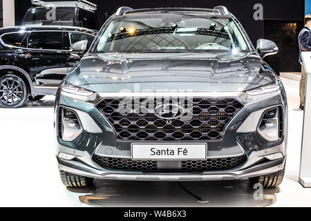 Bruxelles, Belgio, Jan 2019: Hyundai Santa Fe 4WD a Bruxelles Motor Show, quarta generazione, TM, SUV prodotta da Hyundai Motor Company Foto Stock