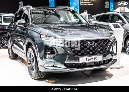 Bruxelles, Belgio, Jan 2019: Hyundai Santa Fe 4WD a Bruxelles Motor Show, quarta generazione, TM, SUV prodotta da Hyundai Motor Company Foto Stock