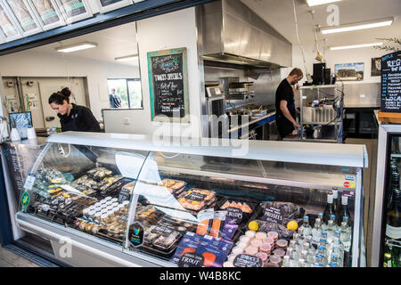 Freycinet Marine Farm vende frutti di mare della tasmania, tra cui ostriche, capesante e cozze, freycinet National Park, Tasmania, Australia Foto Stock