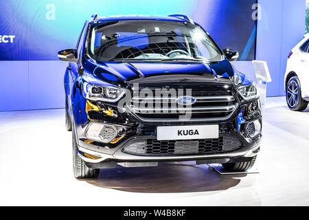 Bruxelles, Belgio, Jan 2019 nero Ford Kuga SUV, Bruxelles Motor Show, seconda generazione, C520, compatta sport utility vehicle prodotto da Ford Foto Stock