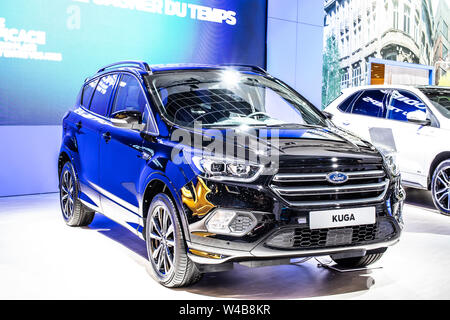 Bruxelles, Belgio, Jan 2019 nero Ford Kuga SUV, Bruxelles Motor Show, seconda generazione, C520, compatta sport utility vehicle prodotto da Ford Foto Stock