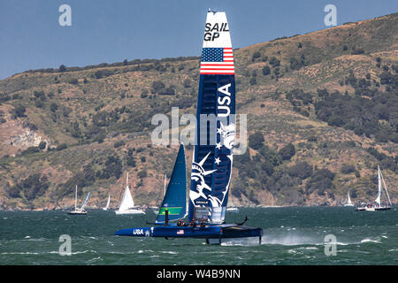 Team SailGP USA racing sulla Baia di San Francisco, California Foto Stock