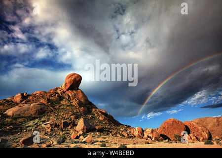 Arcobaleno dopo la tempesta - High Desert Sud Africa Foto Stock
