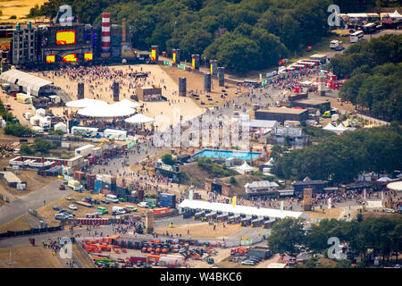 Festival Luftbild ParookaVille 2019 a Weeze aeroporto, festival di musica nel campo della musica dance elettronica in Weeze sul Basso Reno, Renania settentrionale-W Foto Stock