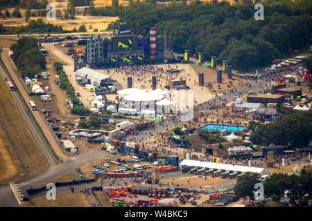 Festival Luftbild ParookaVille 2019 a Weeze aeroporto, festival di musica nel campo della musica dance elettronica in Weeze sul Basso Reno, Renania settentrionale-W Foto Stock