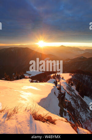 Montagna invernale con sun - Slovacchia Foto Stock