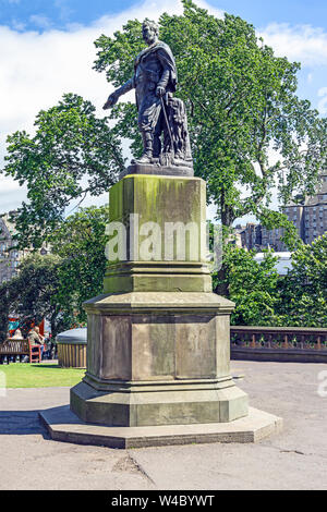 Statua di Dr David Livingstone nei giardini di Princes Street East a Edimburgo in Scozia UK Foto Stock