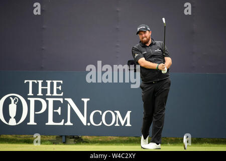 Royal Portrush, UK. 21 Luglio, 2019. Irlandese Shane Lowry colpisce il suo tee-shot sul diciottesimo foro durante il quarto round della 148th British Open Championship al Royal Portrush Golf Club nella contea di Antrim, Irlanda del Nord, il 21 luglio 2019. Credito: Aflo Co. Ltd./Alamy Live News Foto Stock