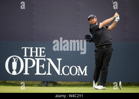 Royal Portrush, UK. 21 Luglio, 2019. Irlandese Shane Lowry colpisce il suo tee-shot sul diciottesimo foro durante il quarto round della 148th British Open Championship al Royal Portrush Golf Club nella contea di Antrim, Irlanda del Nord, il 21 luglio 2019. Credito: Aflo Co. Ltd./Alamy Live News Foto Stock