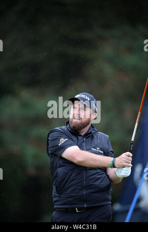 Royal Portrush, UK. 21 Luglio, 2019. Irlandese Shane Lowry colpisce il suo tee-shot sul quinto foro durante il quarto round della 148th British Open Championship al Royal Portrush Golf Club nella contea di Antrim, Irlanda del Nord, il 21 luglio 2019. Credito: Aflo Co. Ltd./Alamy Live News Foto Stock