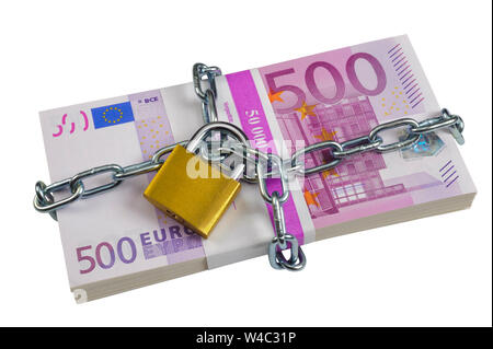 Fascio di 500 banconote in euro fissati con catena e lucchetto Foto Stock