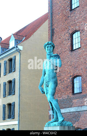 Replica del David di Michelangelo in Copenhagen. Foto Stock