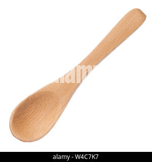 Cucchiaio di legno isolato su bianco. Pulire il nuovo bamboo piccolo cucchiaio di legno. Foto Stock