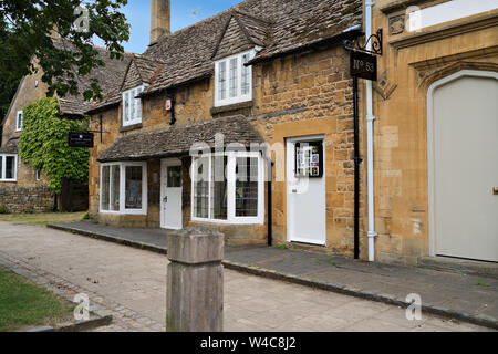 Cottage in pietra nel villaggio Costwold di Broadway Foto Stock