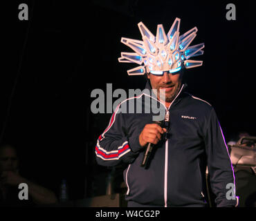 Jay Kay dei Jamiroquai, rivestimento padiglione sul palco principale, il giorno 2 del Onblackheath Music Festival 2019 Foto Stock