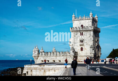 La Torre di Belem, 1520 sito UNESCO, fiume Tago, stile manuelino, vecchia struttura in pietra, Europa, Lisbona, Portogallo, molla, orizzontale Foto Stock