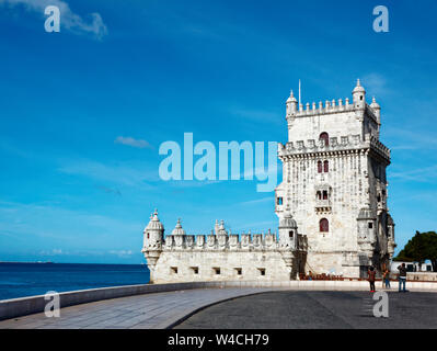 La Torre di Belem, 1520 sito UNESCO, fiume Tago, stile manuelino, vecchia struttura in pietra, Europa, Lisbona, Portogallo, molla, orizzontale Foto Stock