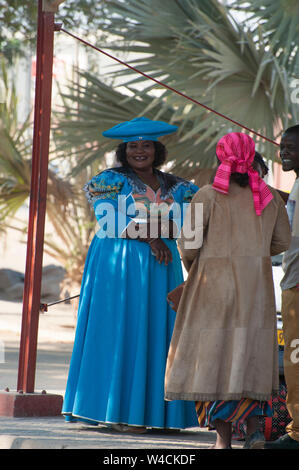 Herero donne in abito tradizionale. La Herero, (AKA Ovaherero), sono un gruppo etnico che abitano parti dell Africa meridionale. La maggior parte risiede in Namibi Foto Stock