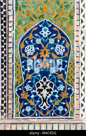Close-up di tilework al Nadir Divan-begi Madrasah (Nadir Divanbegi Medressa), Bukhara, Uzbekistan Foto Stock