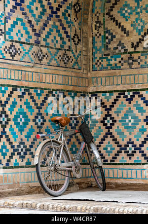 Tilework al Nadir Divan-begi Madrasah (Nadir Divanbegi Medressa), Bukhara, Uzbekistan Foto Stock