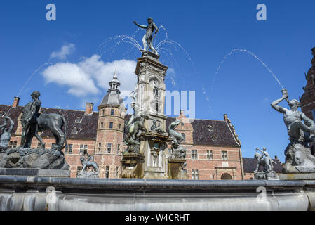 Hillerod, Danimarca - 28 Giugno 2019: il castello di Frederiksborg a Hillerod sulla Danimarca Foto Stock