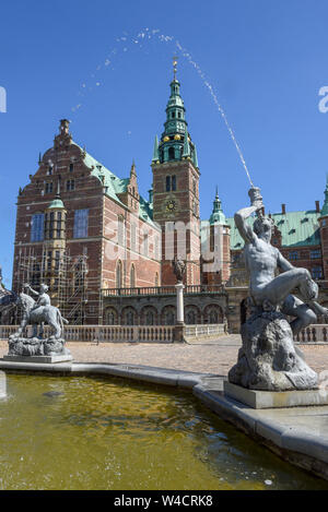 Hillerod, Danimarca - 28 Giugno 2019: il castello di Frederiksborg a Hillerod sulla Danimarca Foto Stock