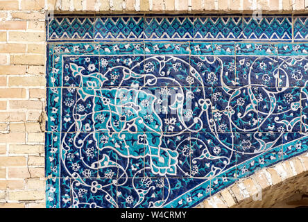 Close-up di tilework al Nadir Divan-begi Madrasah (Nadir Divanbegi Medressa), Bukhara, Uzbekistan Foto Stock