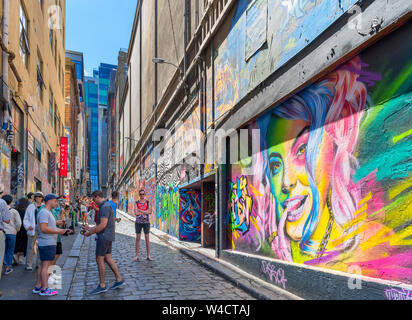 Arte di strada su Hosier Lane nel quartiere centrale degli affari di Melbourne, Victoria, Australia Foto Stock