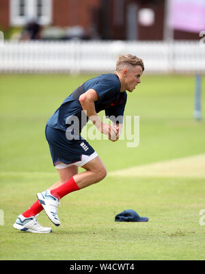 L'Inghilterra del Sam Curran bowling durante la sessione di reti a Lord's, Londra. Foto Stock