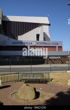 Aston Villa Stadium il Badge Birmingham REGNO UNITO Foto Stock