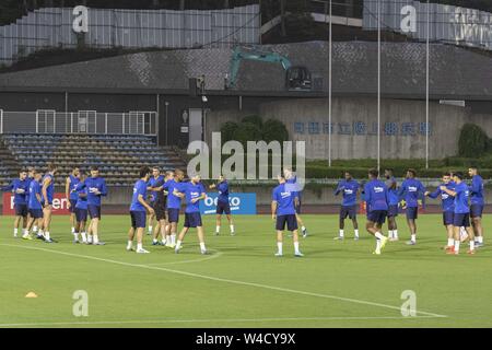 Tokyo, Giappone. 22 Luglio, 2019. FC Barcelona giocatori partecipare a una sessione di formazione a Machida Stadium prima della loro prima partita contro il Chelsea FC come parte dell'Rakuten Cup. Credito: Rodrigo Reyes Marin/ZUMA filo/Alamy Live News Foto Stock