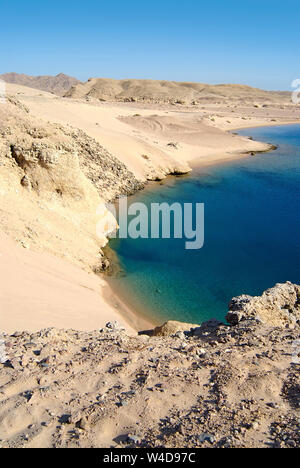 Baia Mare in un deserto. Ras Mohammad Area Protetta, Egitto Foto Stock