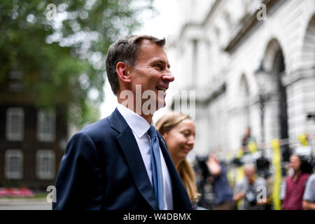 Londra, Regno Unito. 22 Luglio, 2019. Segretario degli esteri britannico Jeremy Hunt lascia Downing Street dopo un governo del comitato di emergenza Cobra riunione a Londra, Gran Bretagna, il 22 luglio 2019. Il primo ministro Theresa Maggio ha presieduto il governo del comitato di emergenza Cobra (Cabinet Office Briefing Room A) per ricevere gli aggiornamenti e discutere di sicurezza nell'area. Segretario degli esteri britannico Jeremy Hunt ha avvertito tardi venerdì che gravi conseguenze insorgerebbero se all'Iran il sequestro di un British-azionato petroliera non viene risolto rapidamente. Credito: Xinhua/Alamy Live News Foto Stock